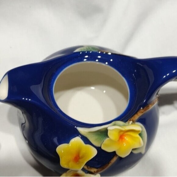 Sorelle Fine Porcelain Cobalt Blue Yellow Jasmine Flower Mini Teapot - Picture 7 of 10